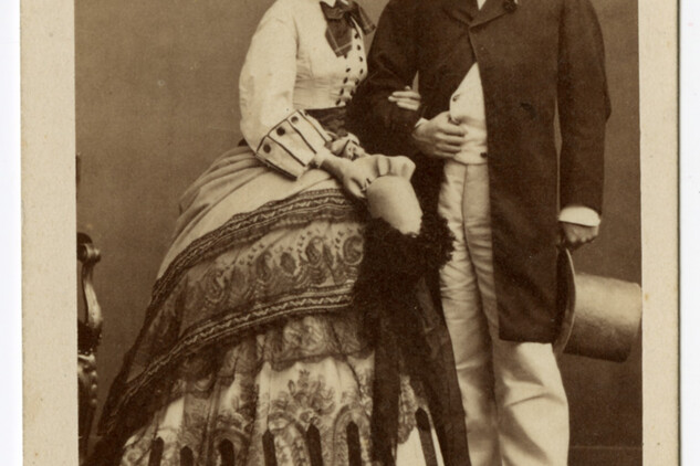 Obr. 1: Ateliér Disderi & Comp., Hrabě Metternich s chotí, před 1860 [čb. fotografie]. Sbírka historické fotografie, Moravská galerie Brno, inv. č. MG9039.